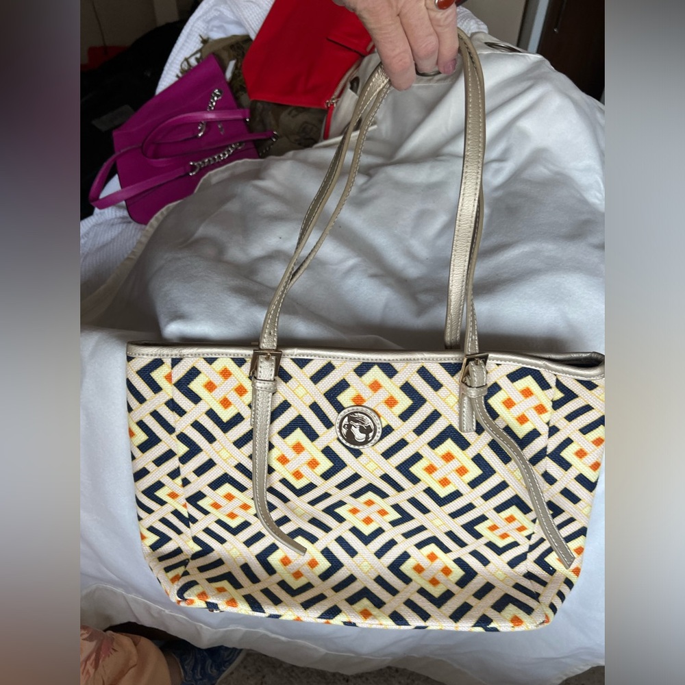 Beautiful Spartina shoulder bag to be used year-round, perfect for essentials